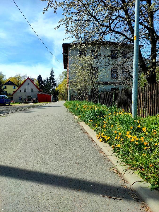 Apartament Z Historia Jelenia Gora Bagian luar foto