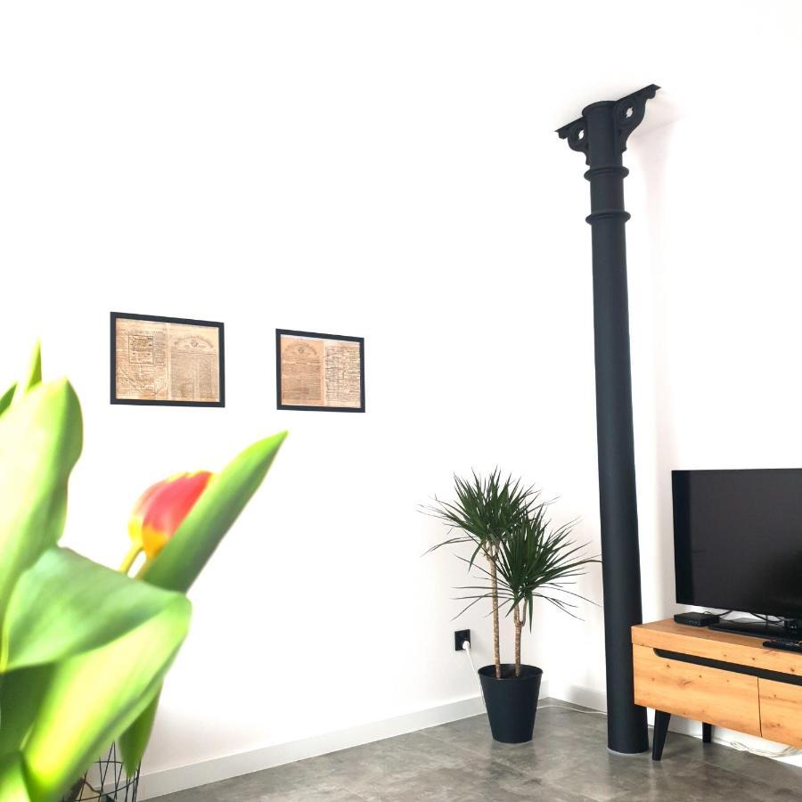 Apartament Z Historia Jelenia Gora Bagian luar foto