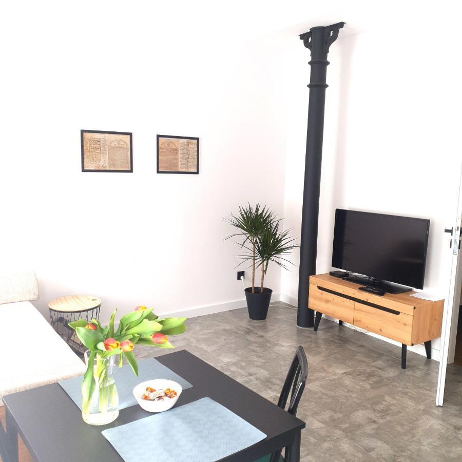 Apartament Z Historia Jelenia Gora Bagian luar foto